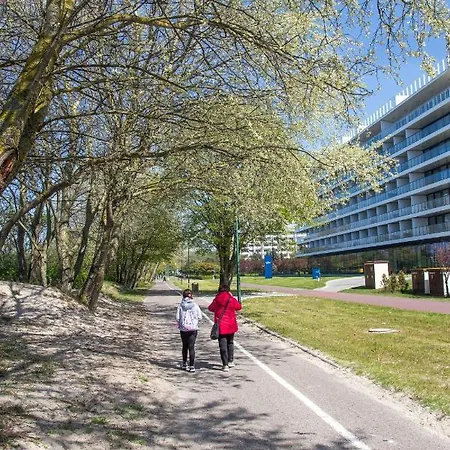 Al-Dom Apartament Seaside Z Bocznym Widokiem Na Morze I Miejscem W Hali Garazowej Kolobrzeg Exterior photo
