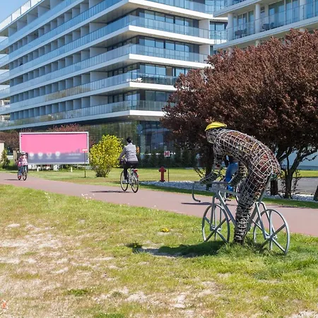 Al-Dom Apartament Seaside Z Bocznym Widokiem Na Morze I Miejscem W Hali Garazowej Kolobrzeg Exterior photo